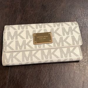 White & Gold Micheal Kors wallet
